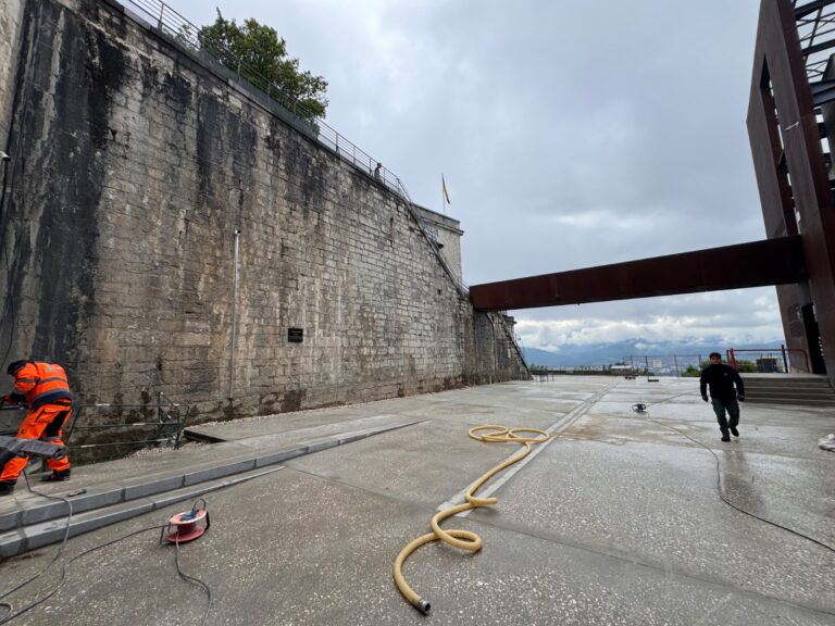 Zone commune réalisé en béton poncé par Ambetao
