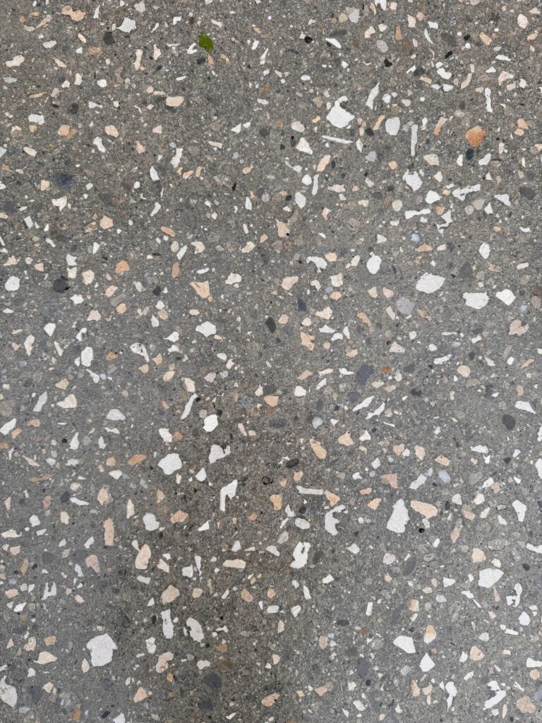 Zoom sur un béton poncé réalisé par Ambetao